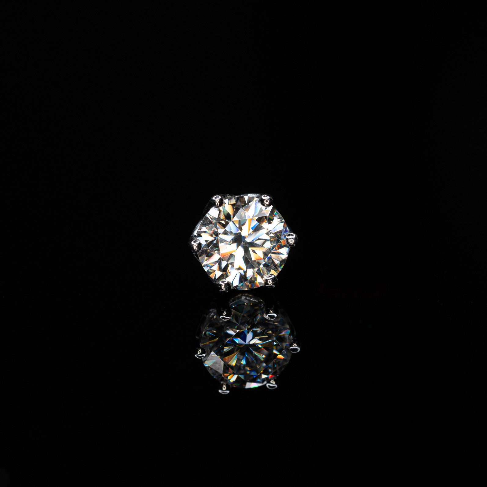 Round Cut Diamond Stud Earrings