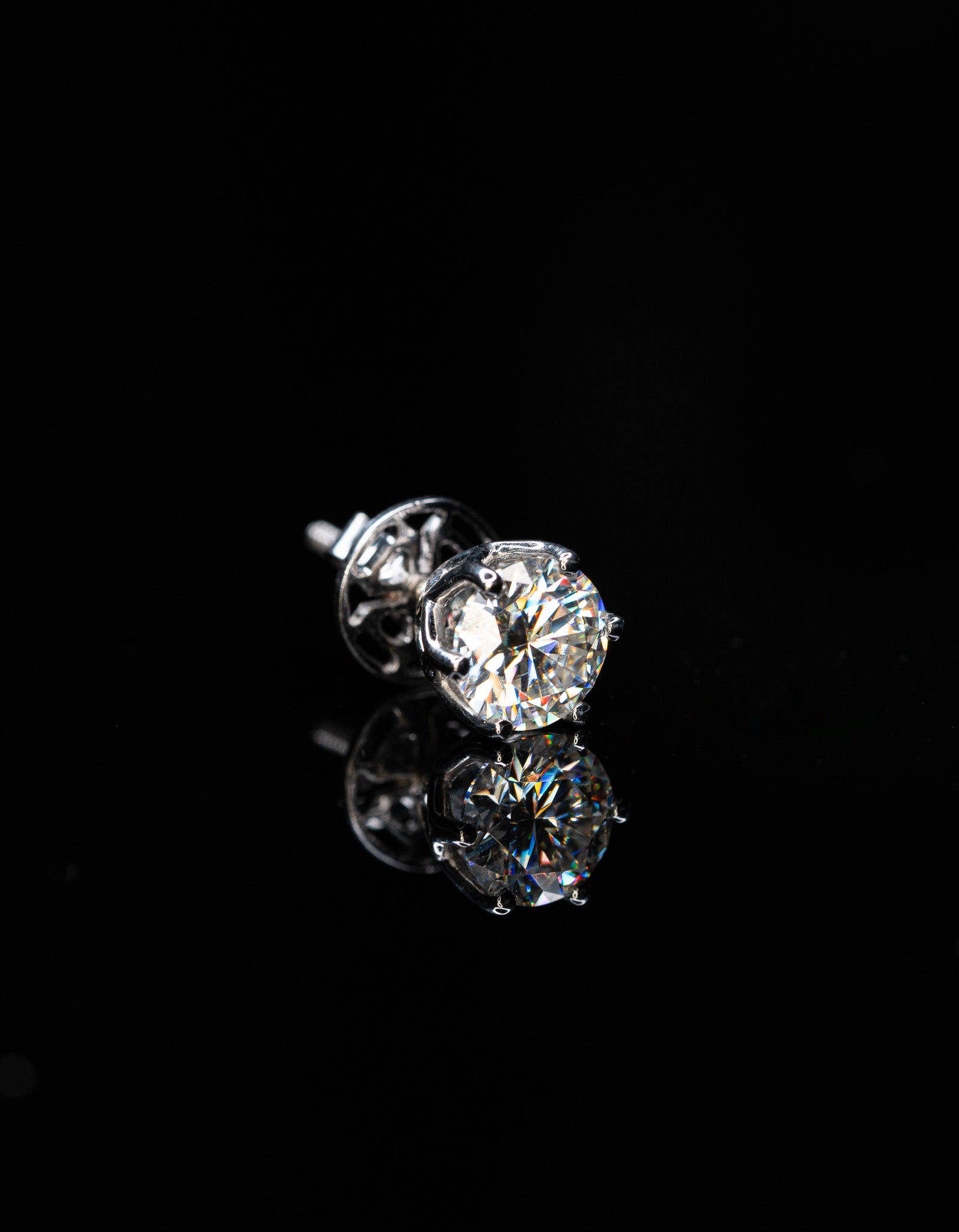 Round Cut Diamond Stud Earrings