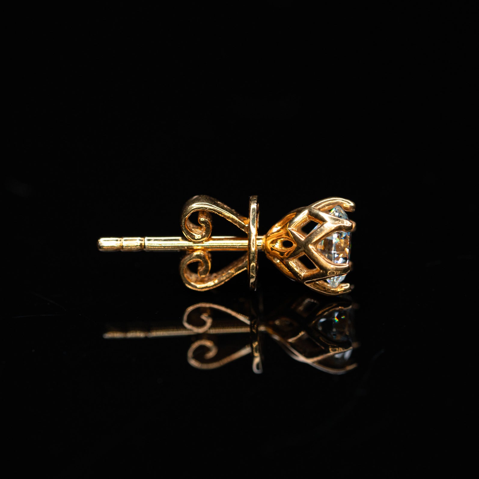 Round Cut Diamond Stud Gold Earrings
