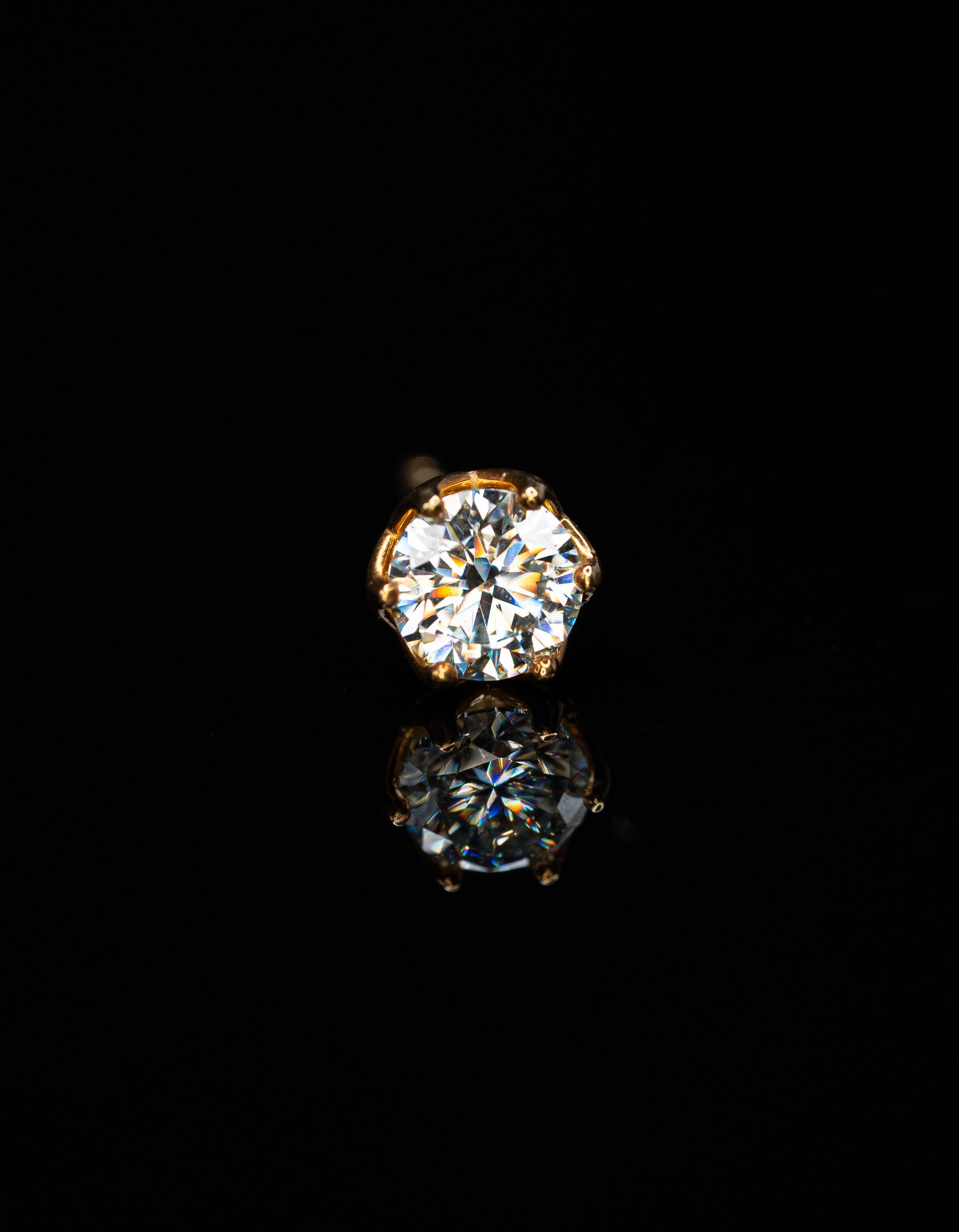 Round Cut Diamond Stud Gold Earrings