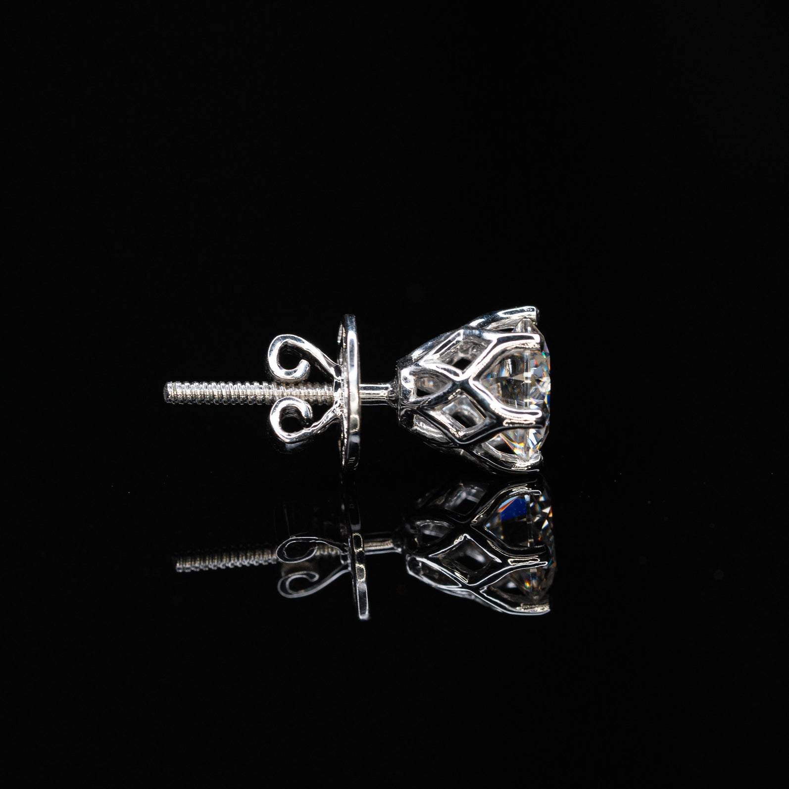 Round Cut Diamond Stud Earrings