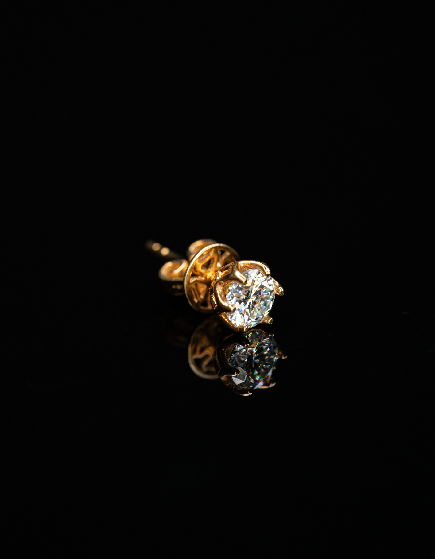 4mm Round Cut Diamond Stud Gold Earrings
