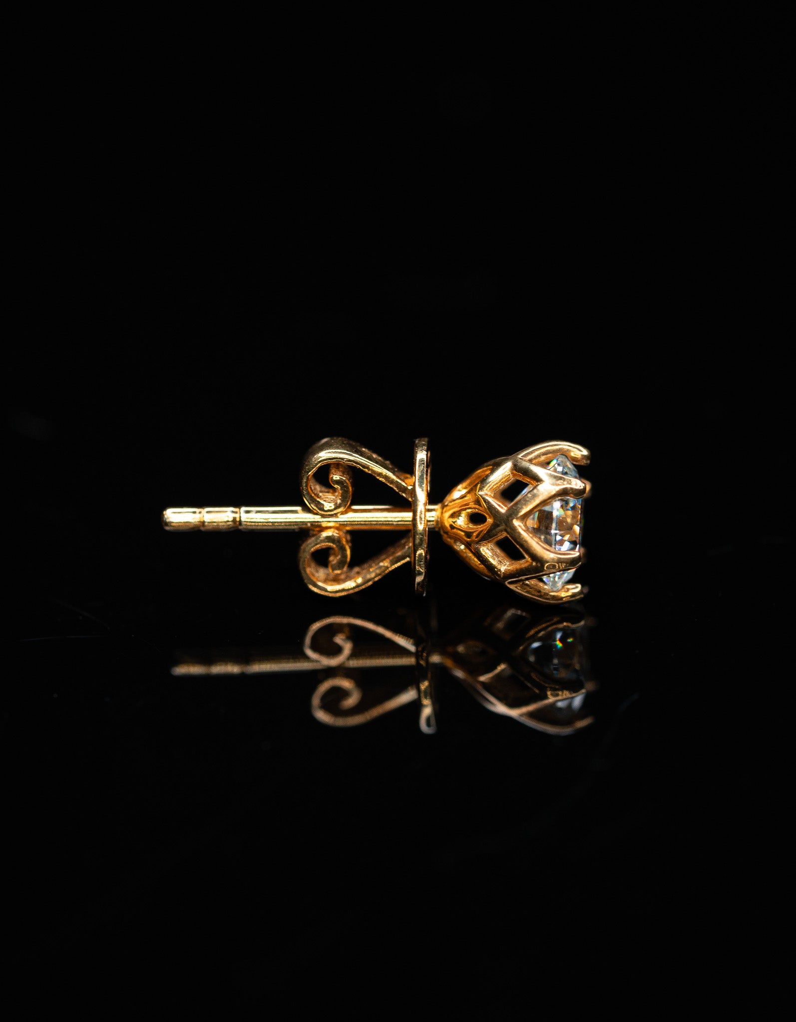 Round Cut Diamond Stud Gold Earrings