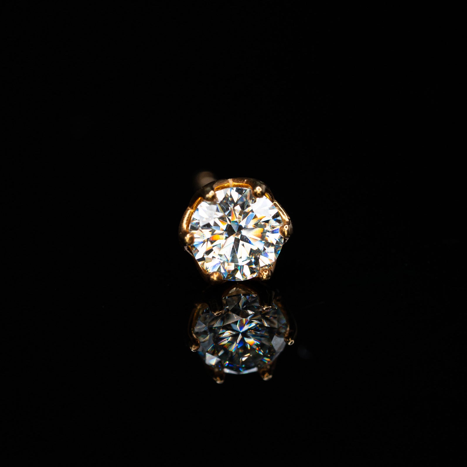 Round Cut Diamond Stud Gold Earrings