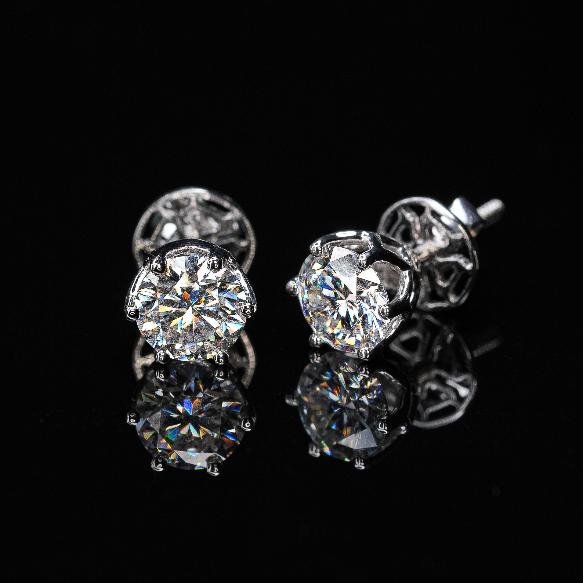 Round Cut Diamond Stud Earrings